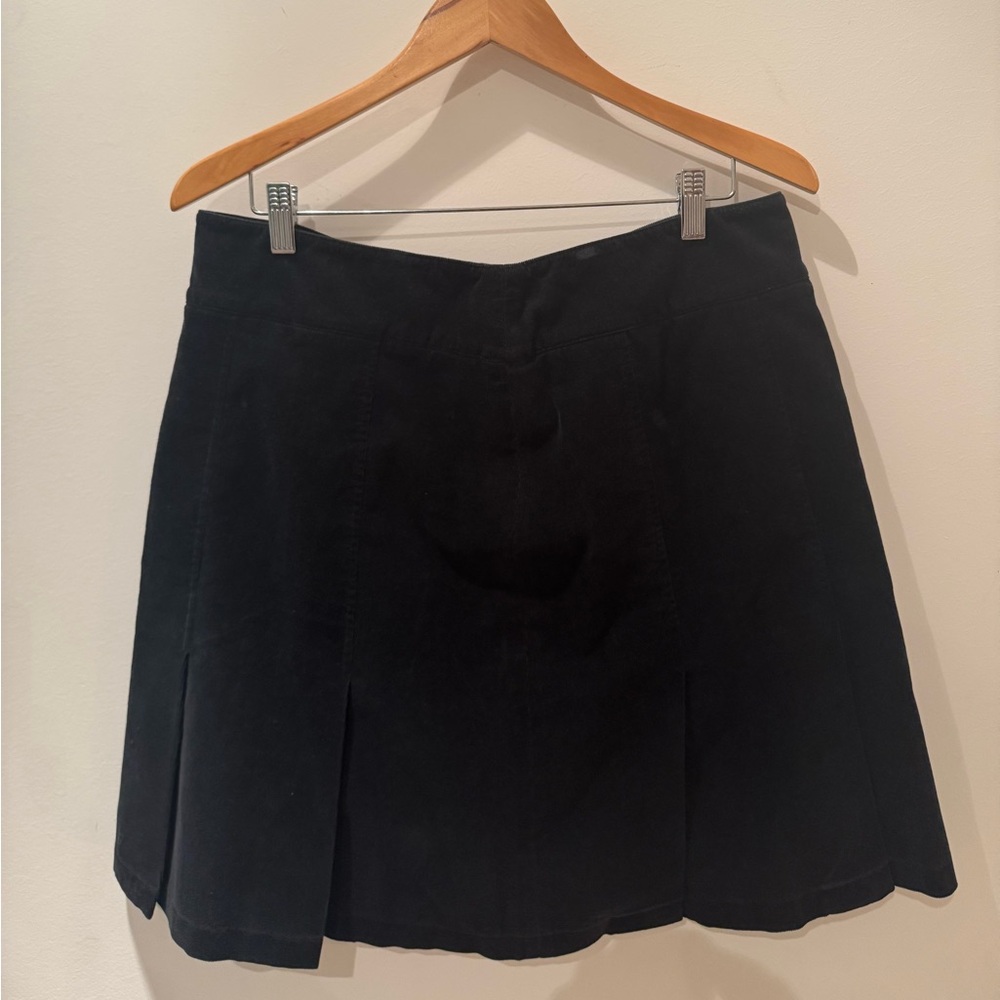 Burberry black corduroy skirt. Size 10. 
Made in Italy. 🇮🇹